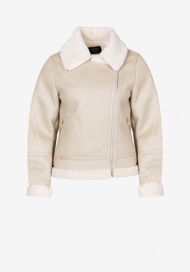 Coat with fur