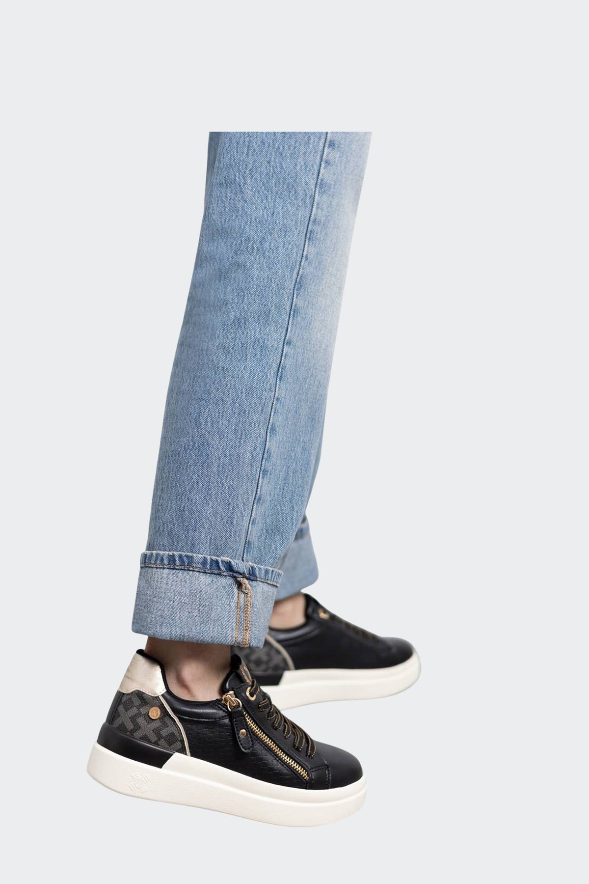 Women's sneakers
