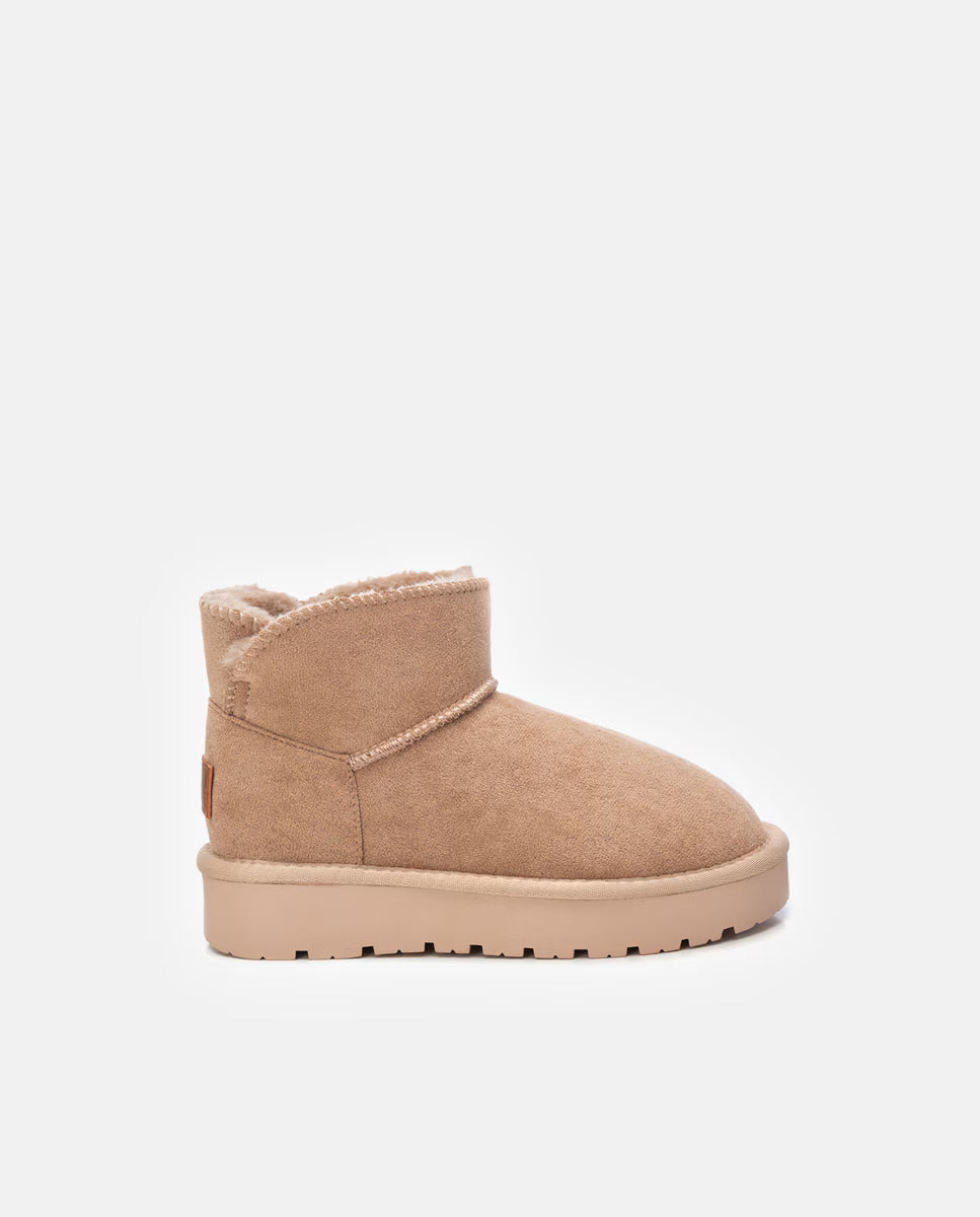 Bota camurça com pelo
