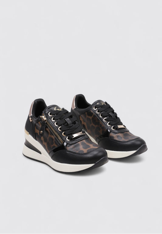 Tenis feminino com cunha