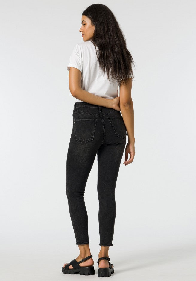 Calça skinny preta lavag