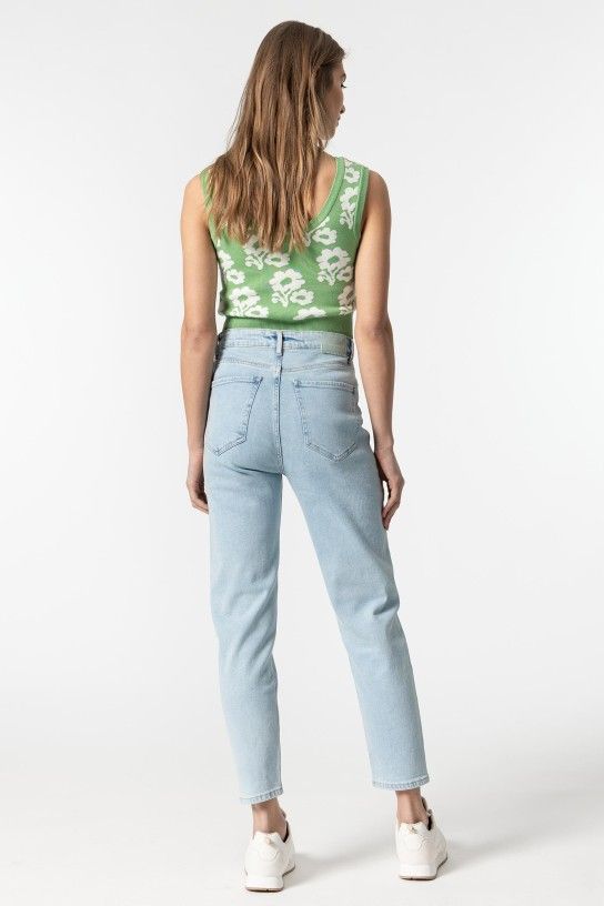Slim mom jeans